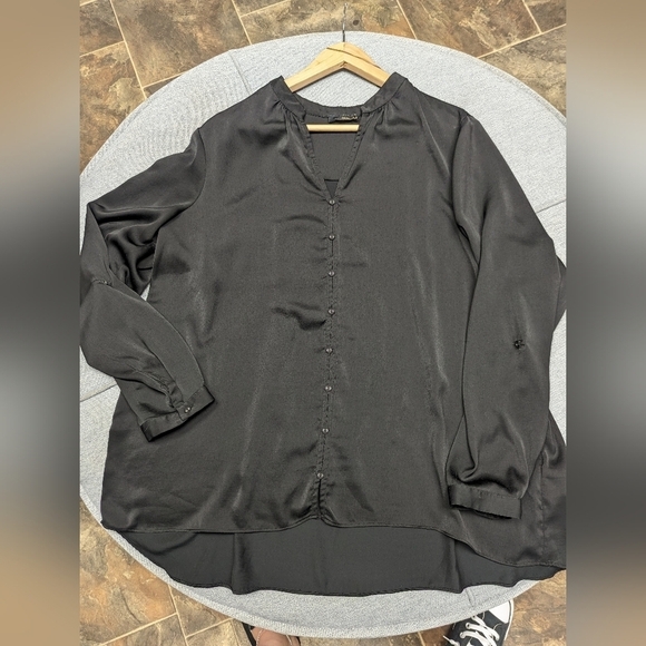 XL renuar polyester top 😁 - Picture 1 of 9